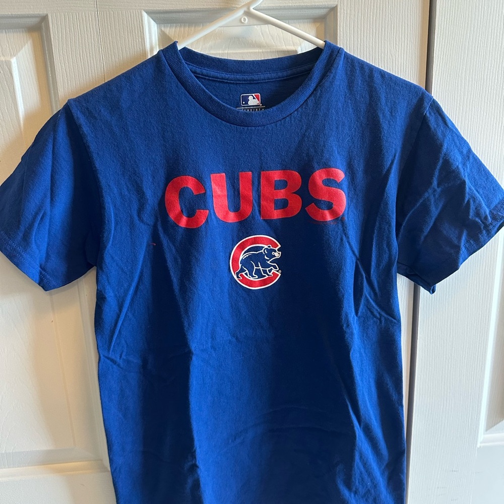 Genuine Merchandise Blue and Red Cubs Short Sleeve Tee